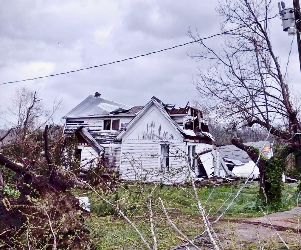 Tornado kills 5, tears into Missouri News, Sports, Jobs Altoona Mirror